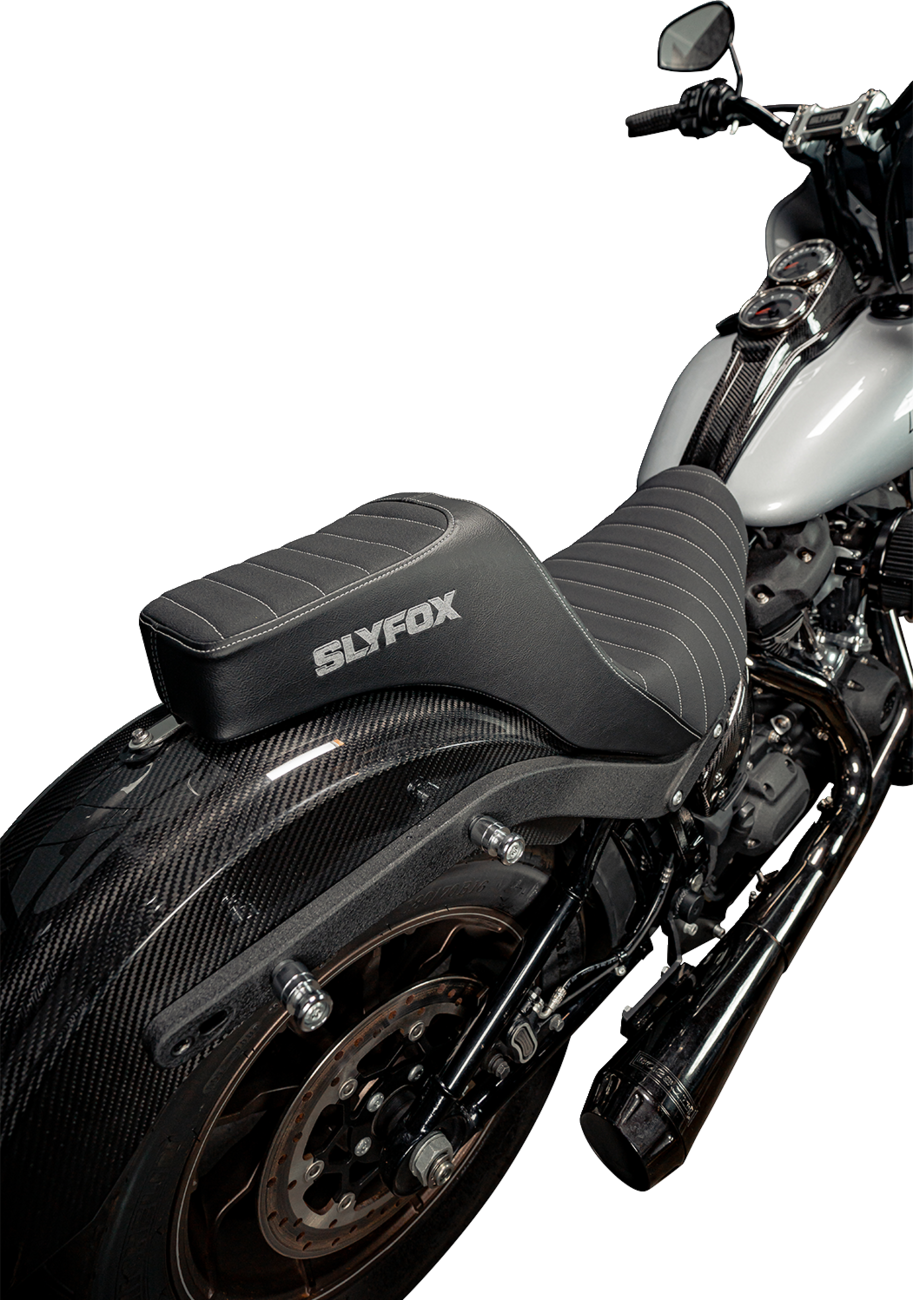 High Noon Seat - Vinyl - Classic Stitch - Silver Logo - FL/FX '18-'24 [0802-1657] - Image 6