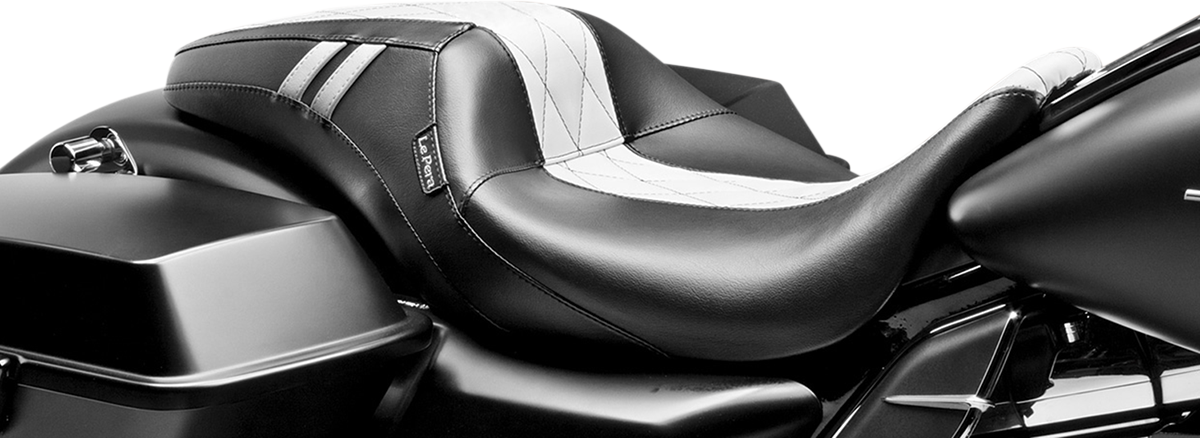 Outcast GT Seat - Full-Length - w/o Backrest - Black Double Diamond w/White Inlay - FL '08-'23 [0801-1225] - Image 4