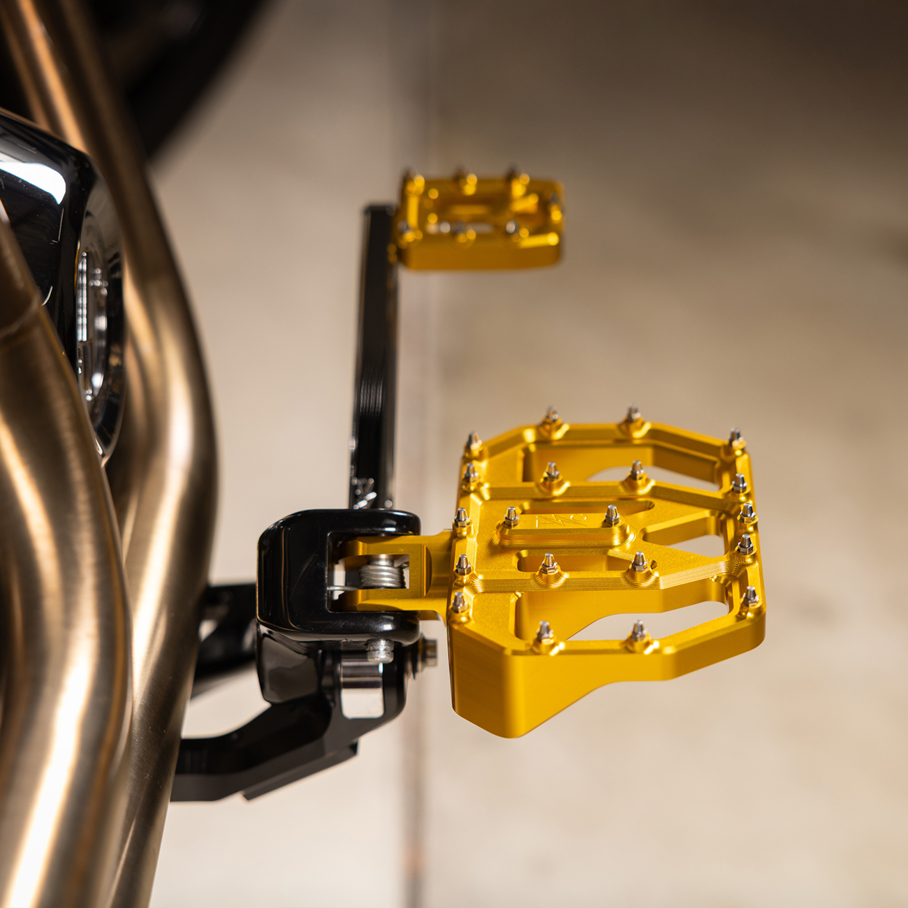 Mini Aggressor Floorboards - Gold - Rear [1621-1229] - Image 5