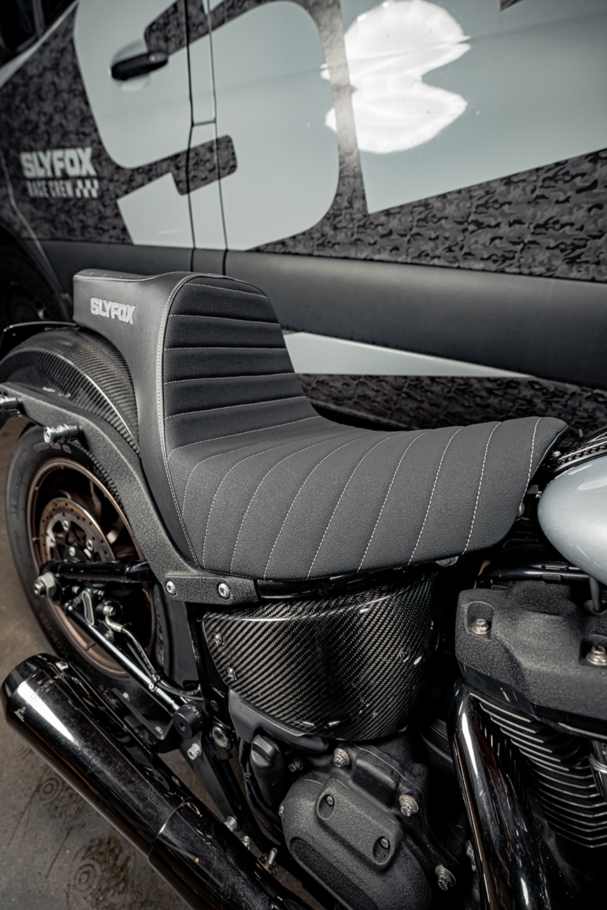 High Noon Seat - Vinyl - Classic Stitch - Silver Logo - FL/FX '18-'24 [0802-1657] - Image 8