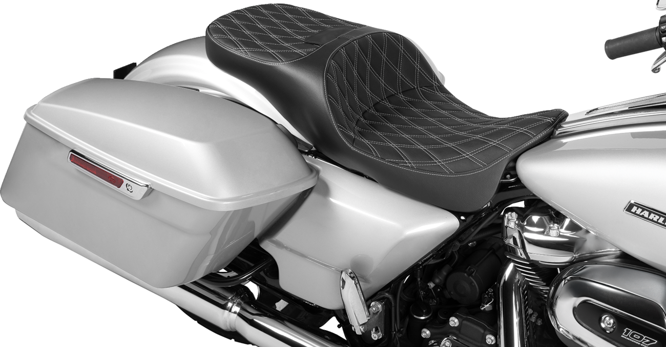 Extended Reach Freedom Touring Seats - Extended Reach Freedom Seat - Vinyl - Double Diamond - Silver Stitch - FLT/FLH '09-'25 [0801-1981] - Image 3