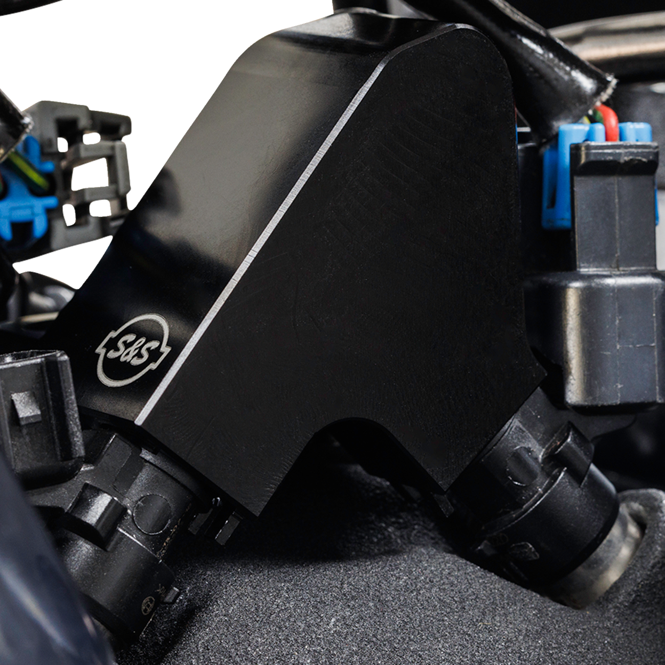 Replacement Fuel Rail Kit - Black - M8 Softail [1022-0296] - Image 2
